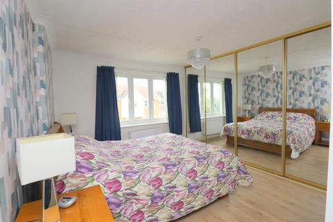 8 Yew Tree Close, Silsoe, Bedford, MK45 4EQ