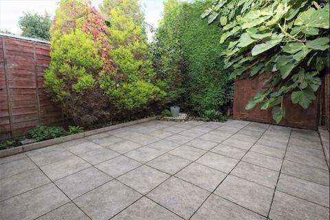 2 bedroom flat to rent, Whittington Road, Bounds Green N22