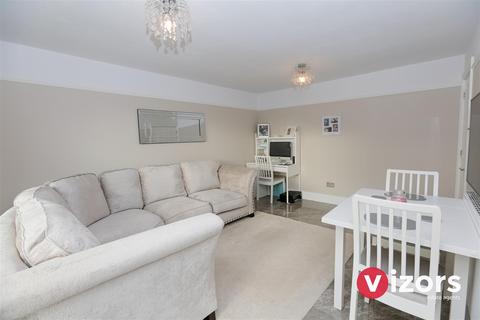14 Lords Lane, Studley, B80 7QW