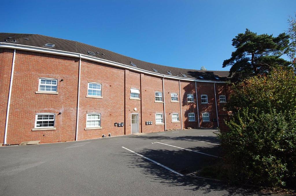 12, Dam Mill Close, Codsall... 2 bed apartment £550 pcm (£127 pw)