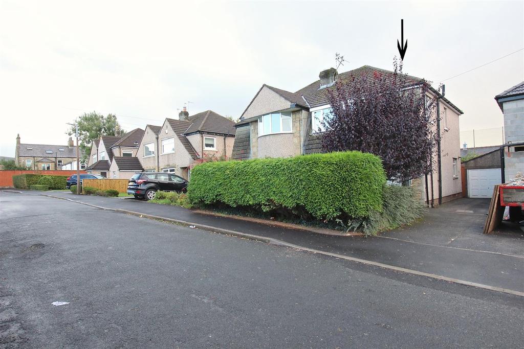 Warwick Drive, Clitheroe, Ribble Valley 3 bed semidetached house £