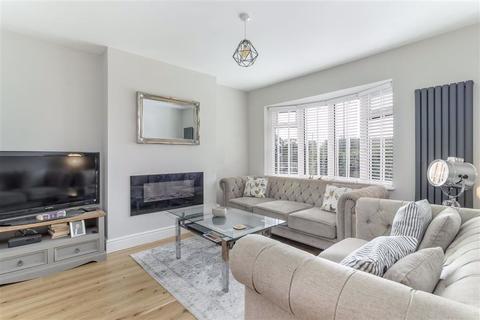 8 Avenue Close, Harrogate, HG2 7LJ