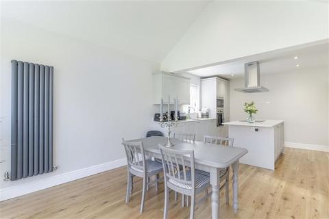 8 Avenue Close, Harrogate, HG2 7LJ