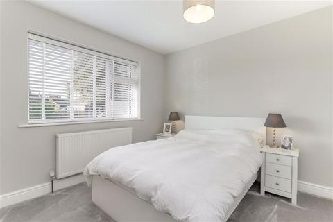 8 Avenue Close, Harrogate, HG2 7LJ