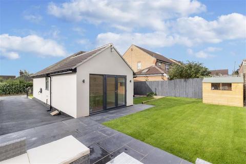 8 Avenue Close, Harrogate, HG2 7LJ