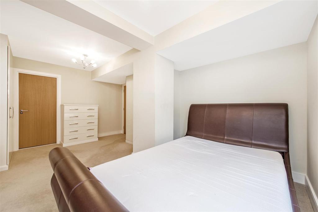 Master Bedroom (2).jpg