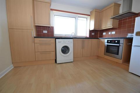 2 bedroom apartment to rent, The Chestnuts, Horley