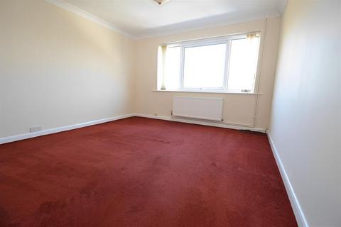 2 bedroom apartment to rent, The Chestnuts, Horley
