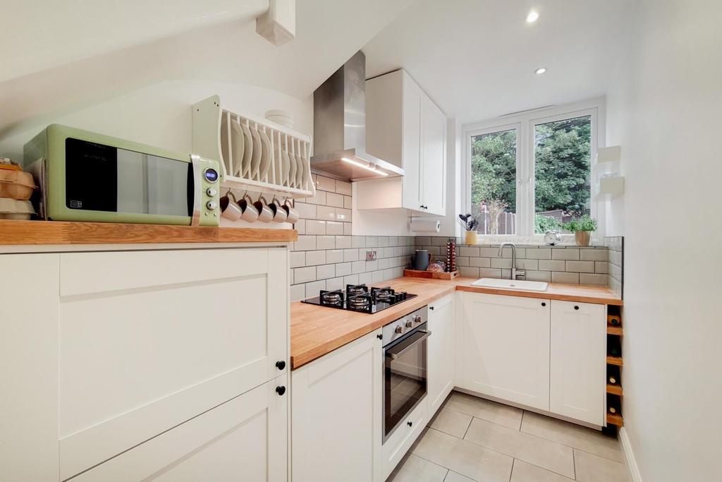 4 Kitchen-1.jpg