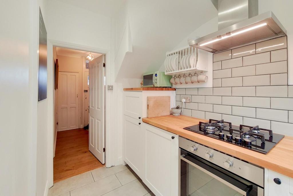 4 Kitchen-0.jpg