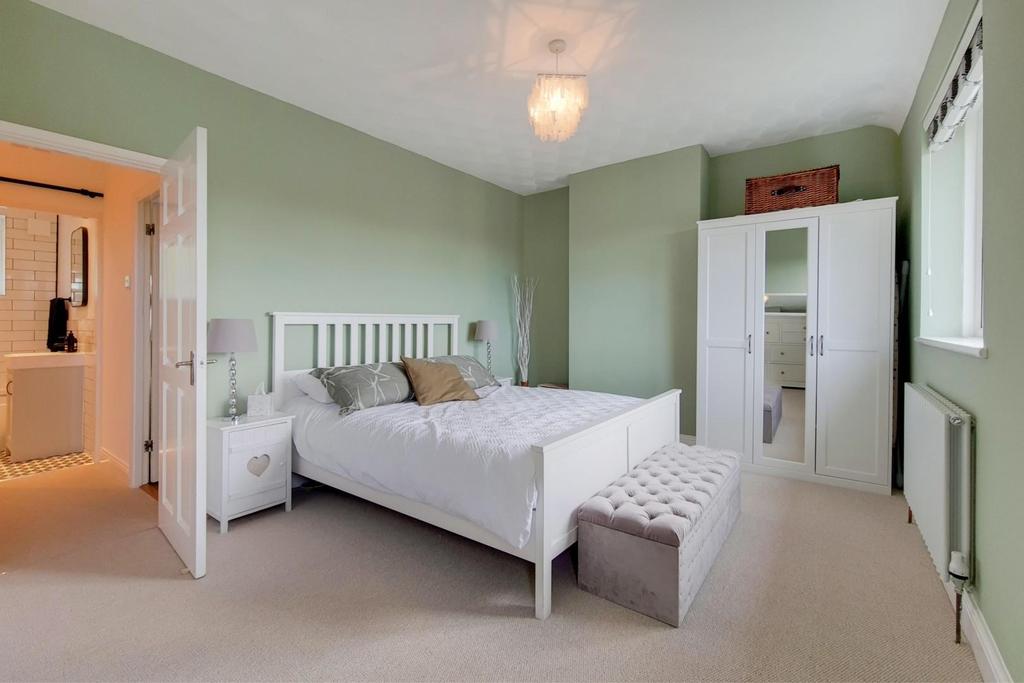 8 Main Bedroom-0.jpg