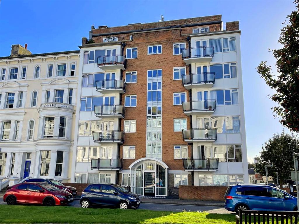 78 Howard Square, Eastbourne 2 bed flat £229,950