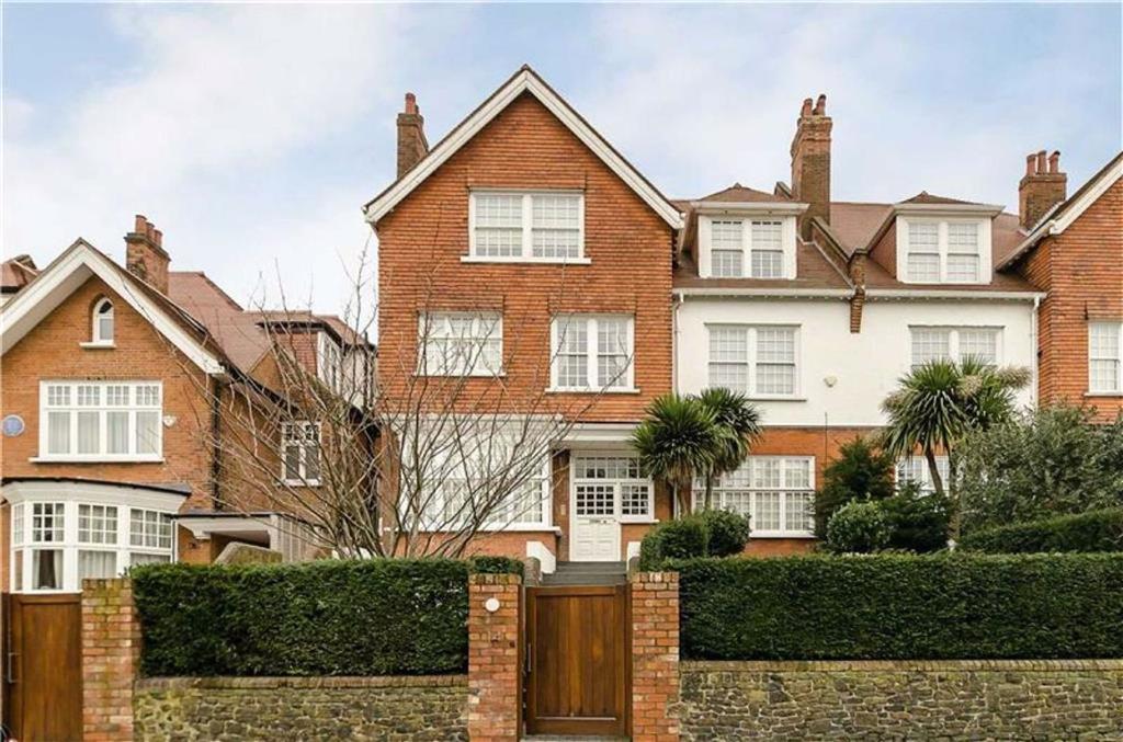 Bracknell Gardens, Hampstead, London, NW3 3 bed flat £5,590 pcm (£