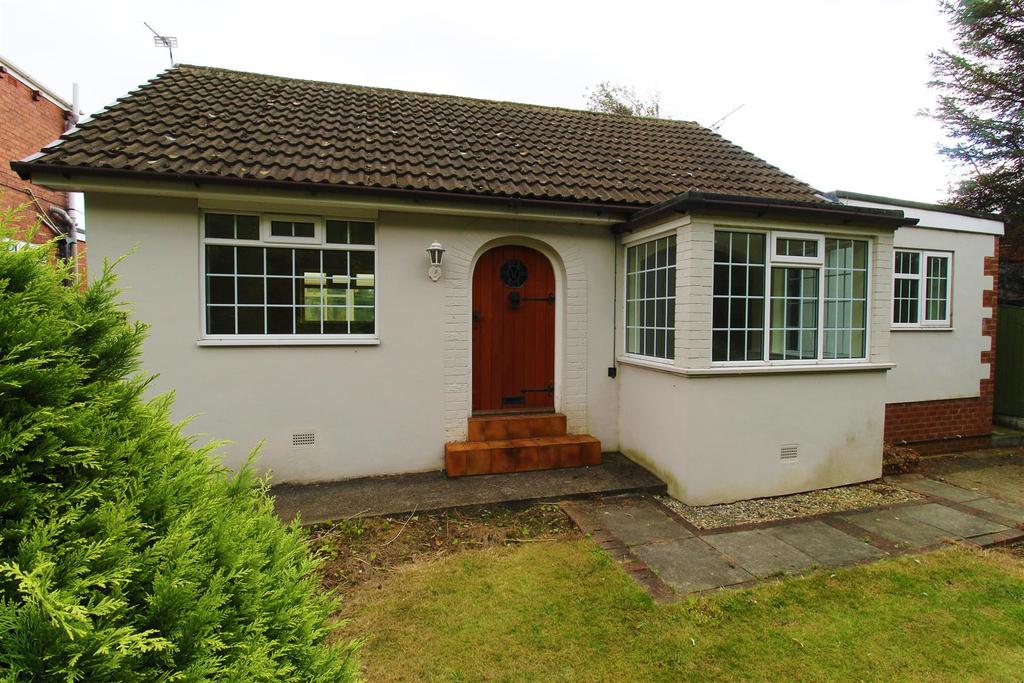 Carr Green Lane, Mapplewell... 2 bed detached bungalow £220,000