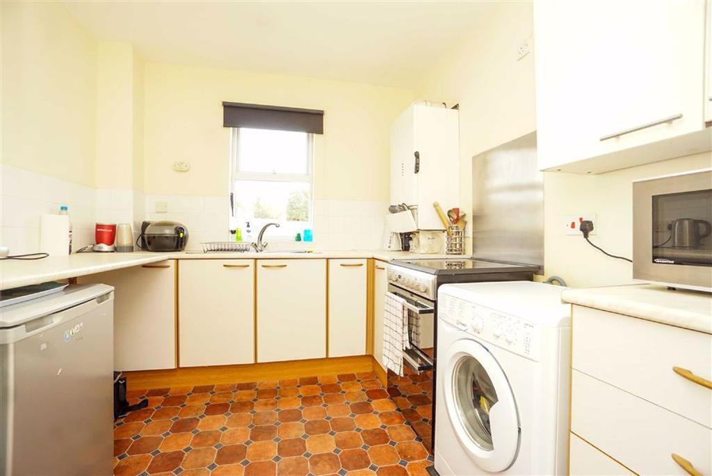 Alexandra Road, St. Leonardsonsea, East Sussex 3 bed £