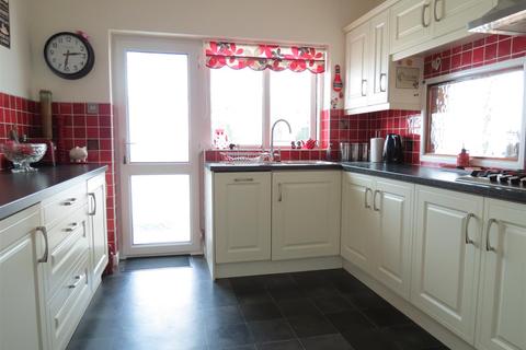 6 Edinburgh Close, Carlyon Bay, St Austell, PL25 3PN