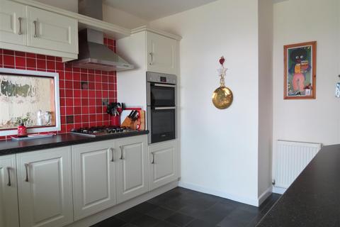 6 Edinburgh Close, Carlyon Bay, St Austell, PL25 3PN