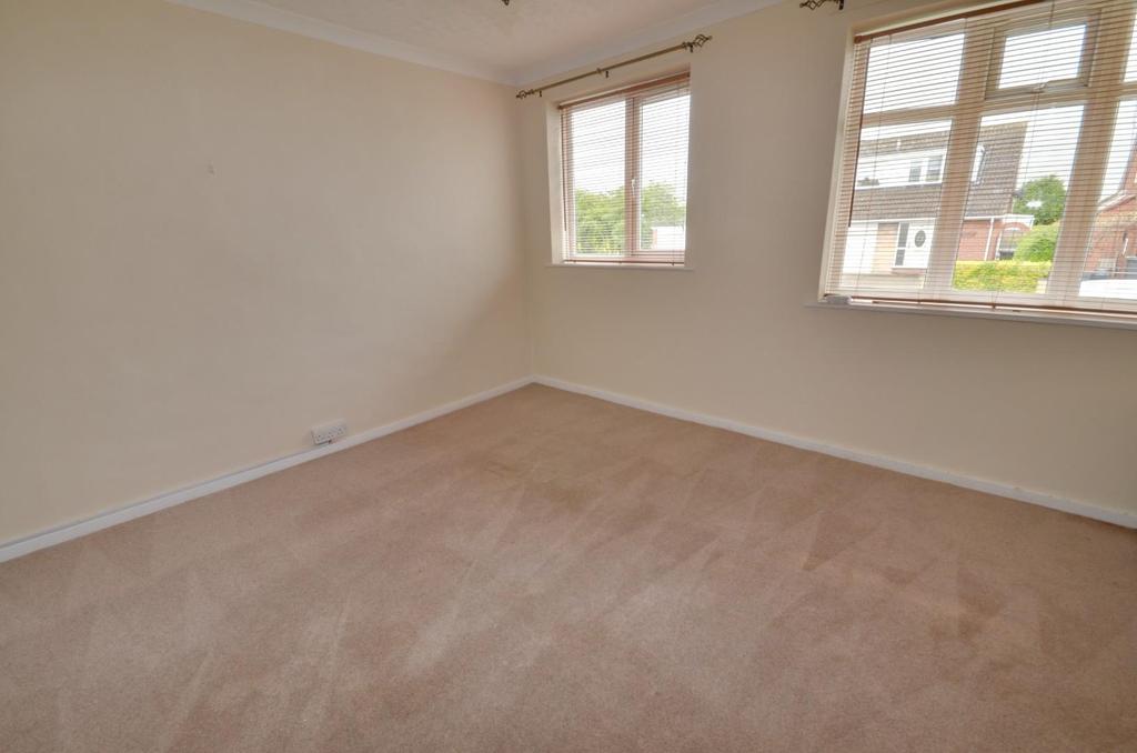 Springfield Road, Sherburn In Elmet, Leeds 3 bed flat £90,000