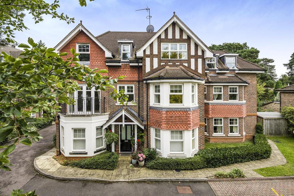 Elleray, Pembroke Road, Woking, GU22 2 bed apartment £310,000