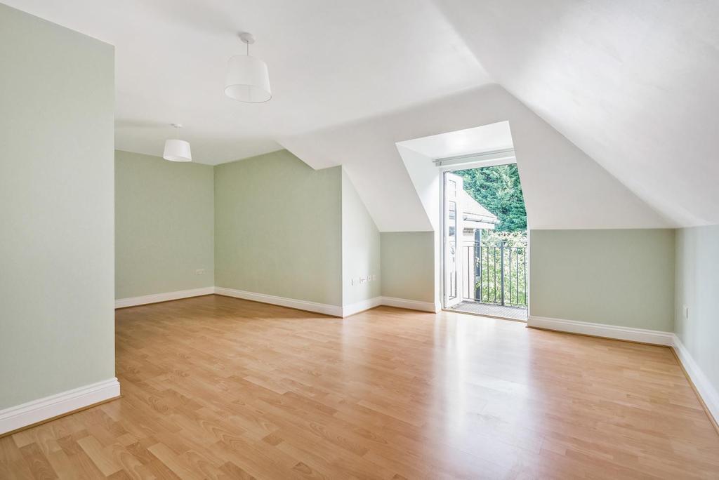 Elleray, Pembroke Road, Woking, GU22 2 bed apartment £310,000