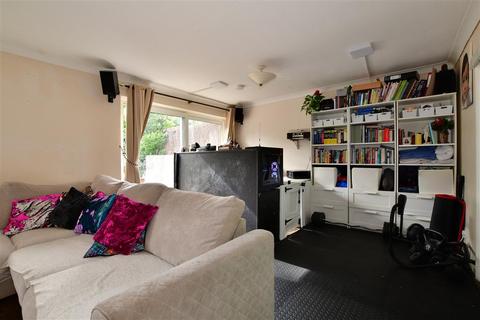 4 Deepfield Way, Coulsdon, CR5 2SY