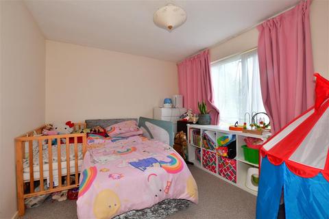 4 Deepfield Way, Coulsdon, CR5 2SY
