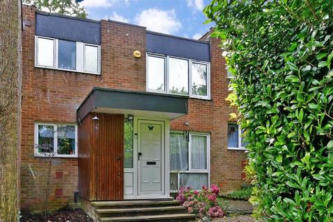 4 Deepfield Way, Coulsdon, CR5 2SY