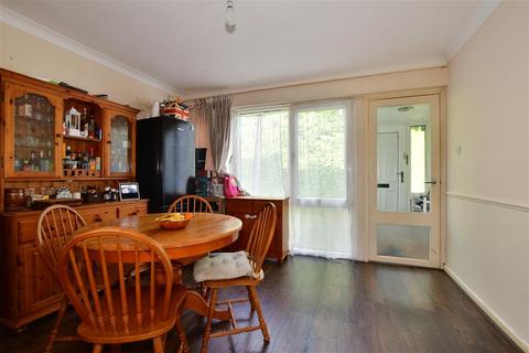 4 Deepfield Way, Coulsdon, CR5 2SY