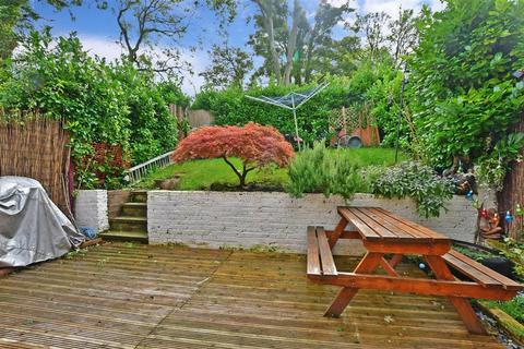 4 Deepfield Way, Coulsdon, CR5 2SY