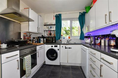 4 Deepfield Way, Coulsdon, CR5 2SY