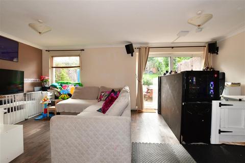 4 Deepfield Way, Coulsdon, CR5 2SY