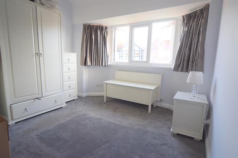136 Buckland Way, Worcester Park, KT4 8NP
