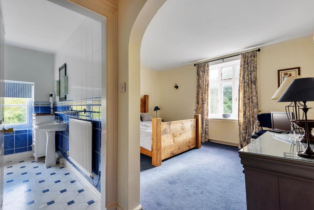 Bedroom/Bathroom