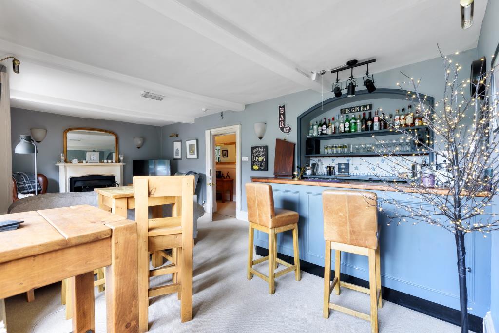 Dining Area/Bar