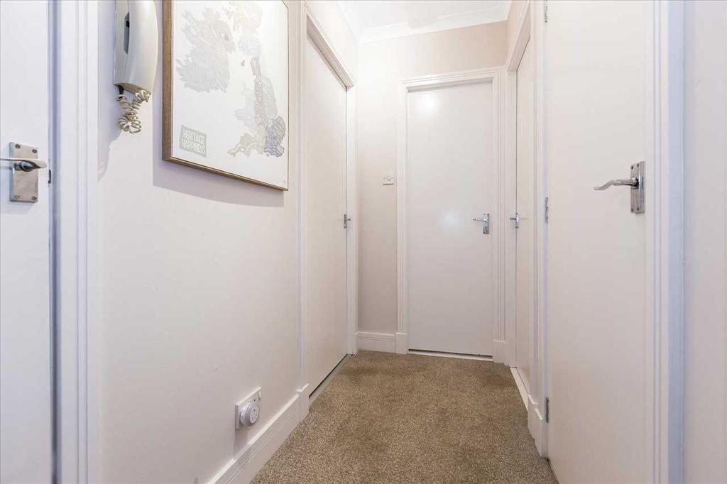 Entrance Hallway (2)