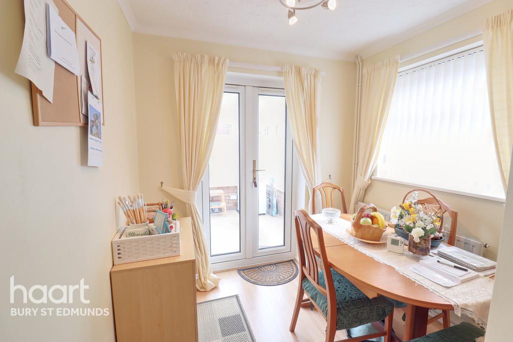 Bedell Close, Bury St Edmunds 2 bed semidetached bungalow £250,000