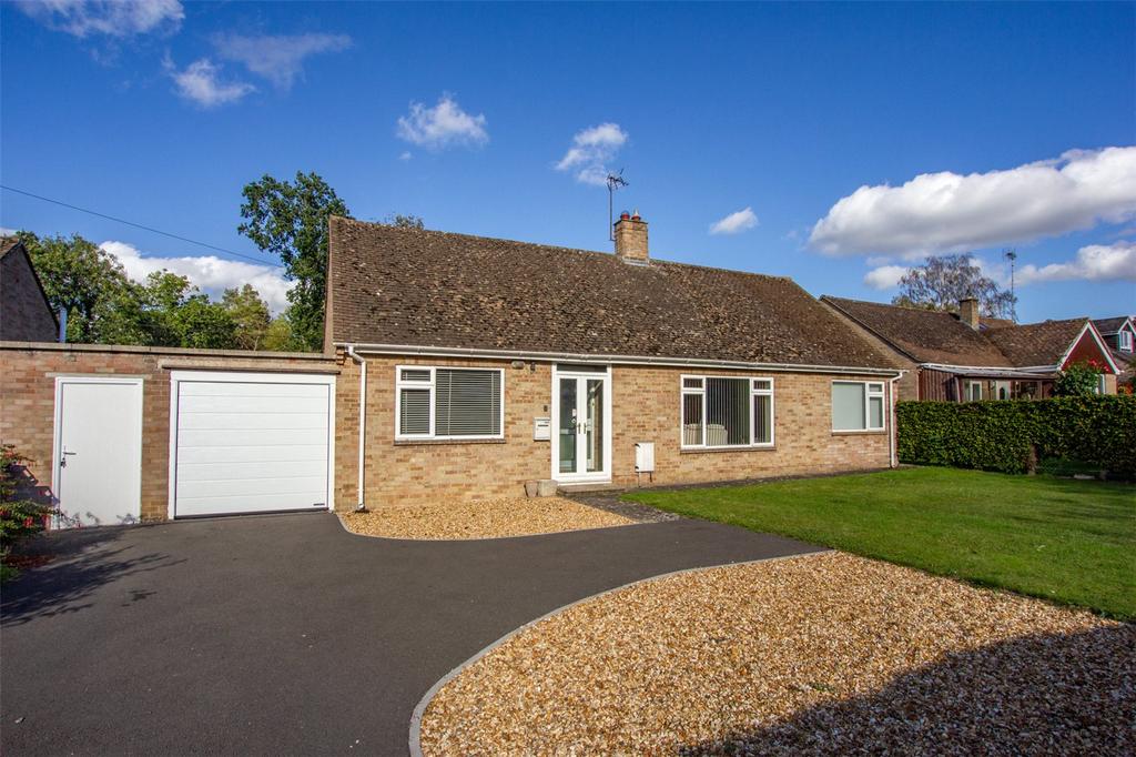 New Yatt, Witney, OX29 3 bed bungalow £515,000