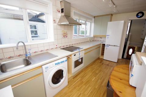 12 Brownlow Road, London, N3 1NA