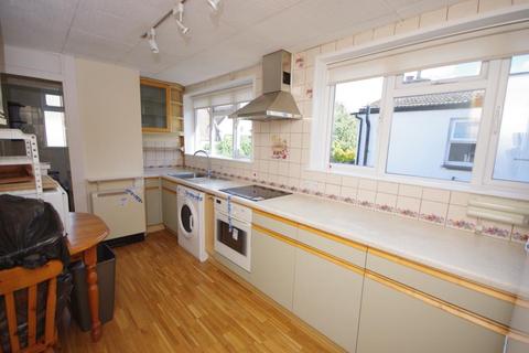 12 Brownlow Road, London, N3 1NA