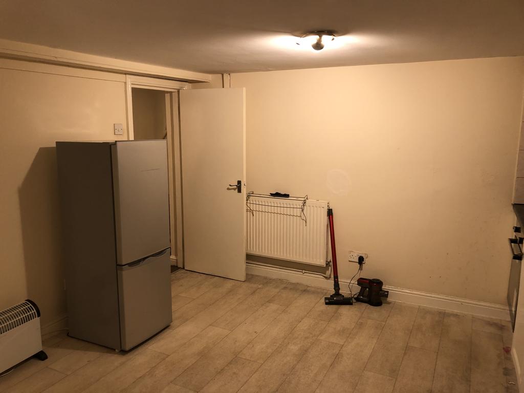 Withington Road, Manchester M16 1 bed flat £495 pcm (£114 pw)