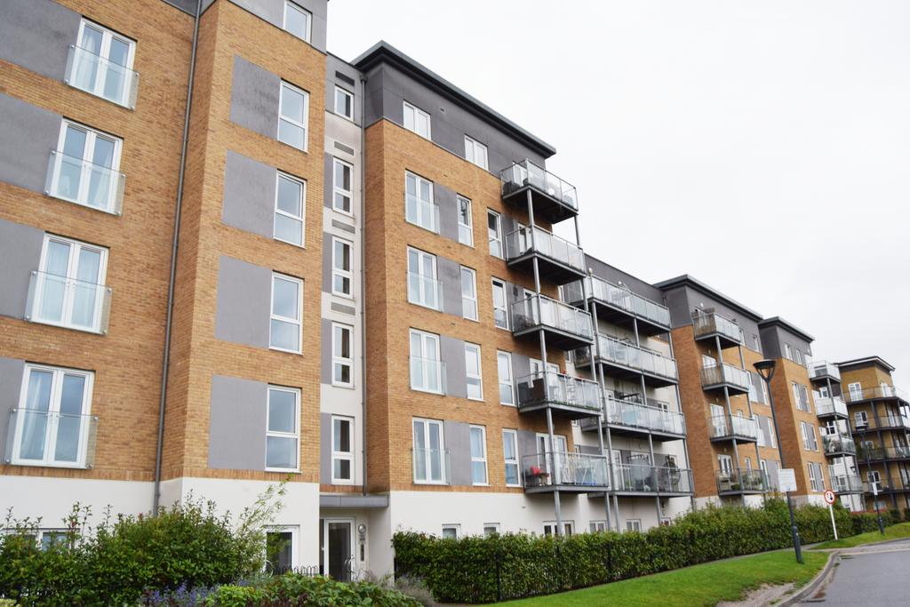 Pennyroyal Drive, West Drayton UB7 1 bed flat £1,200 pcm (£277 pw)
