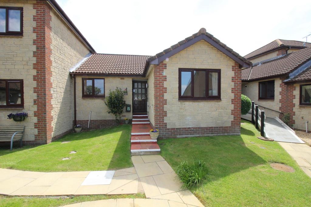 Kingshill Gardens, Nailsea, North Somerset, BS48 2 bed bungalow for