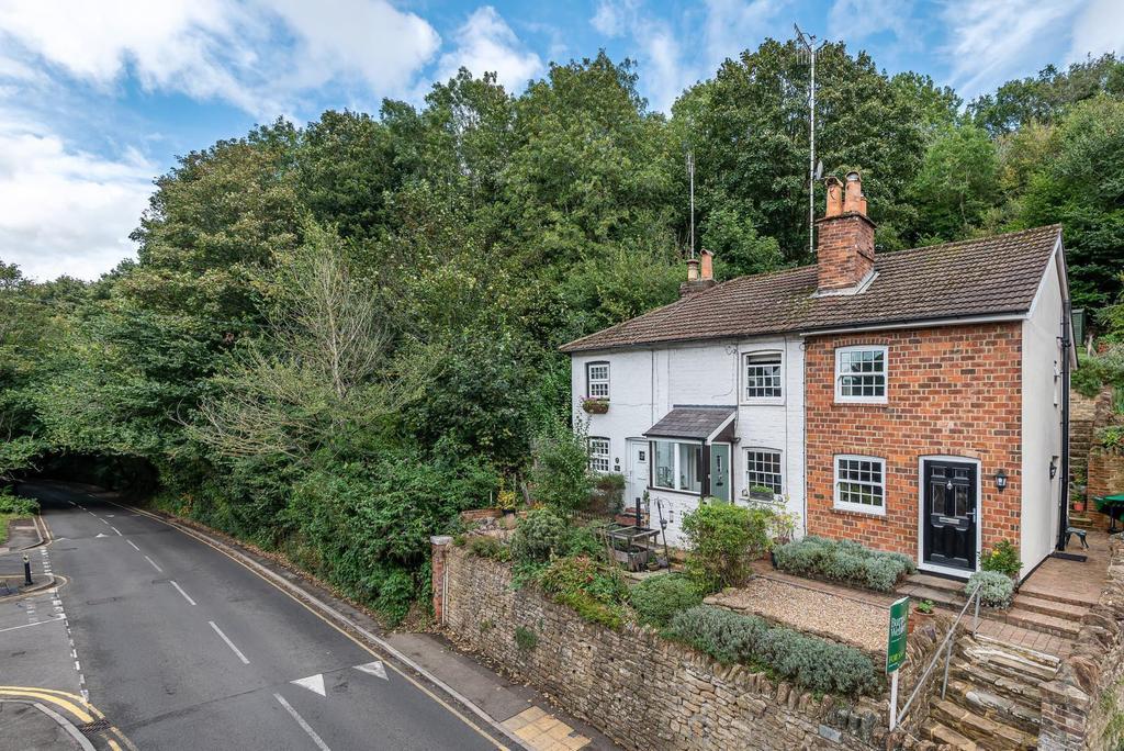 Brighton Road, Godalming, GU7 2 bed terraced house £420,000