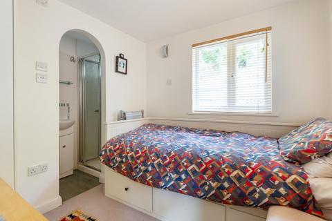 21 Brighton Road, Godalming, GU7 1NT