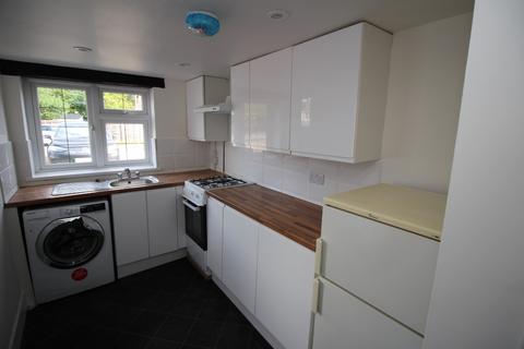 2 bedroom terraced house to rent, Stones Row, Kings Road, High Wycombe, HP11