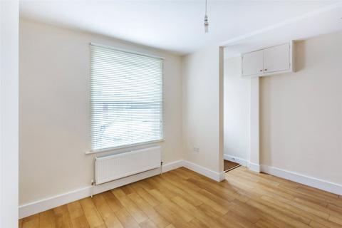 7 Mount Street, Dorking, RH4 3HT