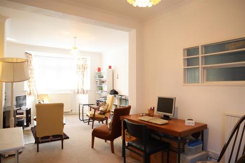12 Arnold Crescent, Isleworth, TW7 7NT