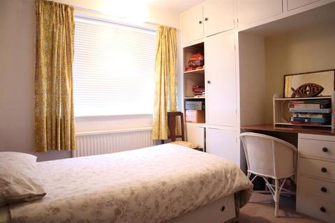 12 Arnold Crescent, Isleworth, TW7 7NT