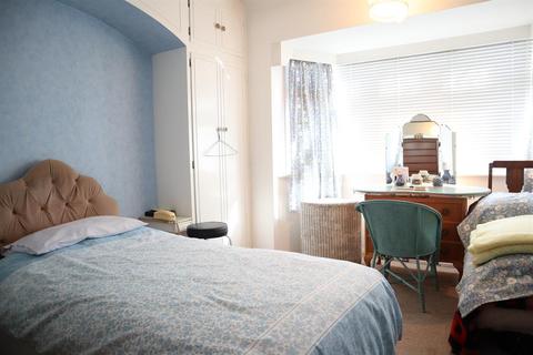 12 Arnold Crescent, Isleworth, TW7 7NT
