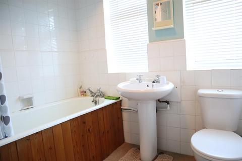 12 Arnold Crescent, Isleworth, TW7 7NT